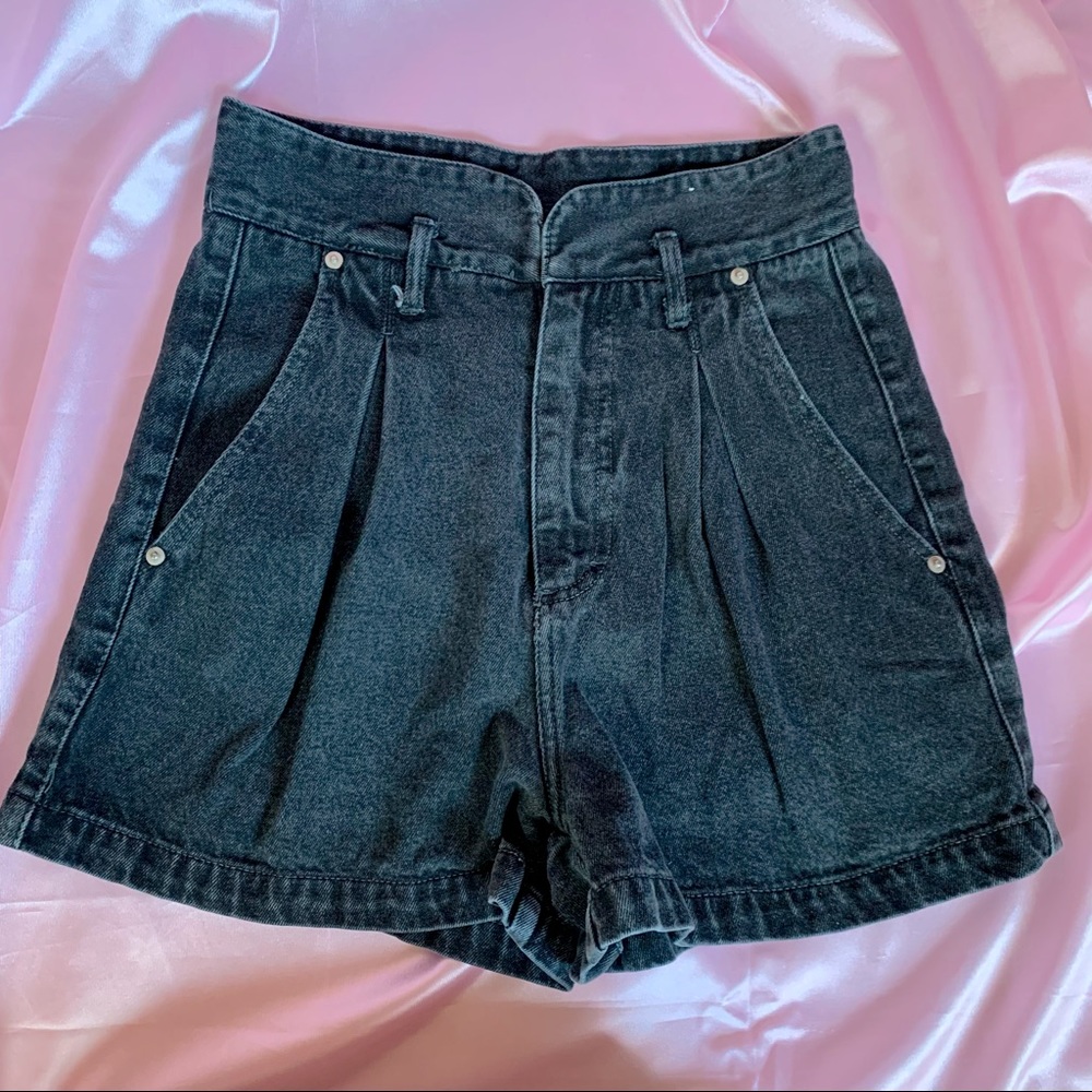❌SOLD❌Vintage 90s high waisted denim jean shorts size s